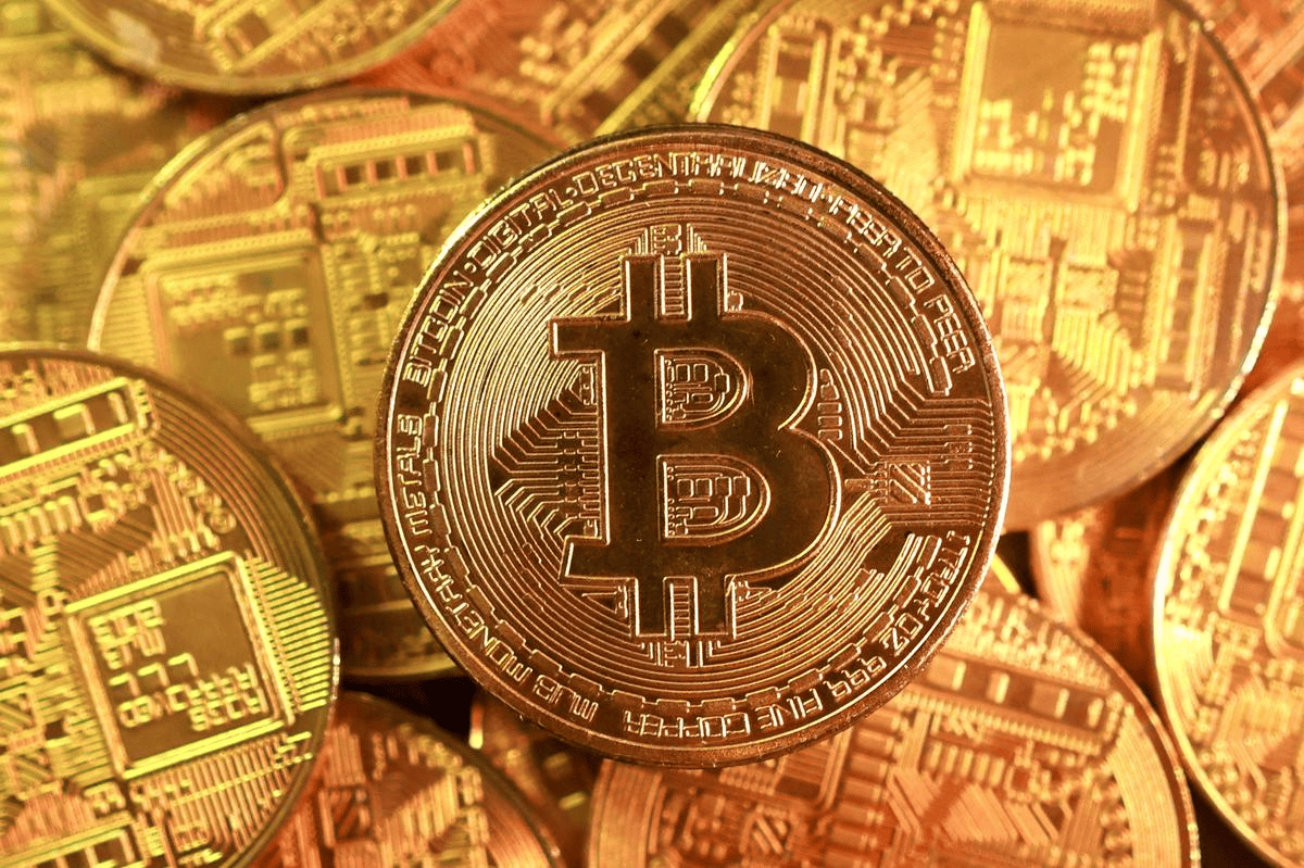 Bitcoin Climbs Above $80,000 as Dollar Weakness Fuels Momentum
